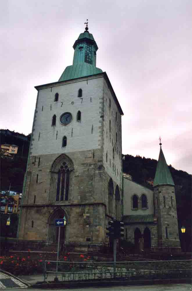 Noruega 017 - Bergen - catedral o domkirken - 2001.jpg